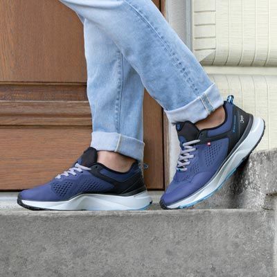 Veloce_M_Blue_CloseUp